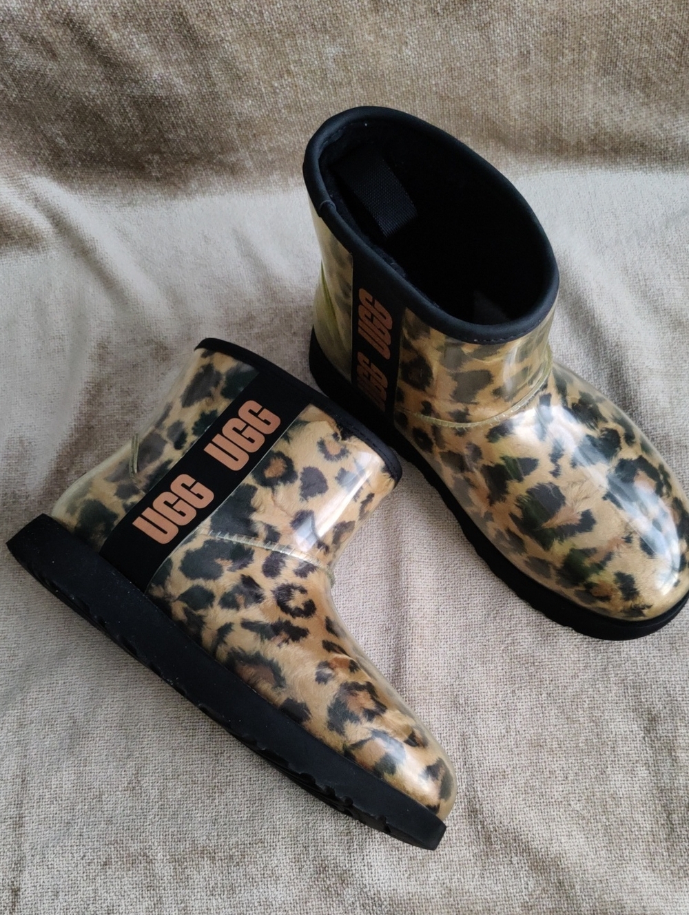 UGG Classic Clear Mini Panther Rain Boot, Size 8